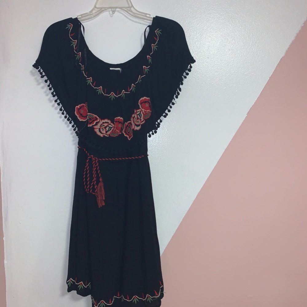 off shoulder dress🤍